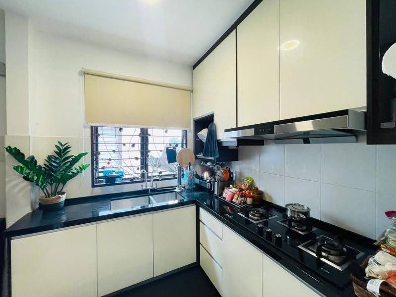 3-storey Terraced House for Sale in Setia Utama (Setia Alam) - Ashraff Daniel - Kitchen - PropertyGuru.com.my