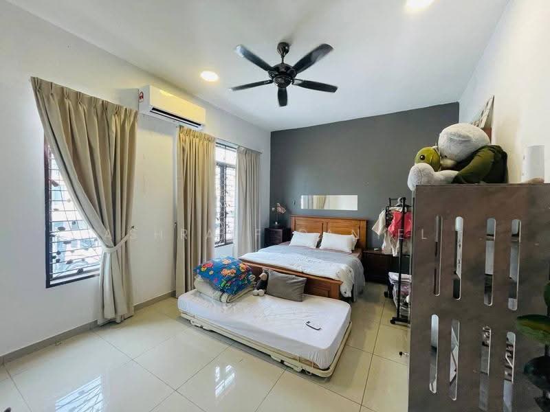 3-storey Terraced House for Sale in Setia Utama (Setia Alam) - Ashraff Daniel - Bedroom - PropertyGuru.com.my