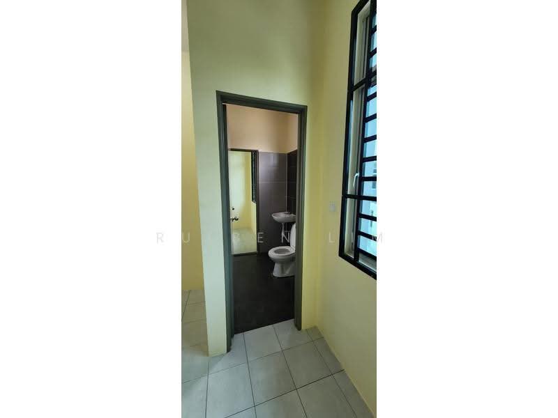 2-storey Terraced House for Sale in Kota Tinggi (Johor) - Rueben Lim - Bathroom - PropertyGuru.com.my