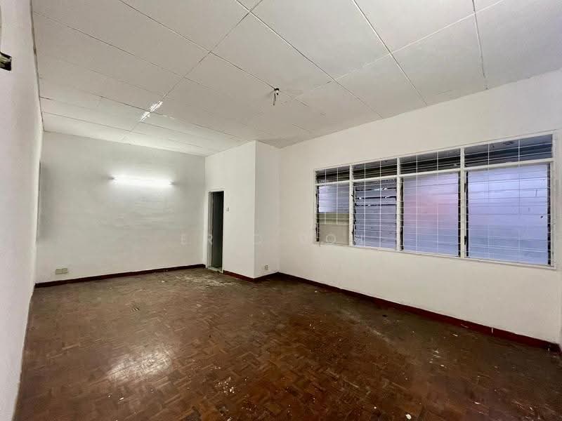 Semi-Detached House for Sale in Island Glades (Jelutong) - Eric Boh - Living Room - PropertyGuru.com.my