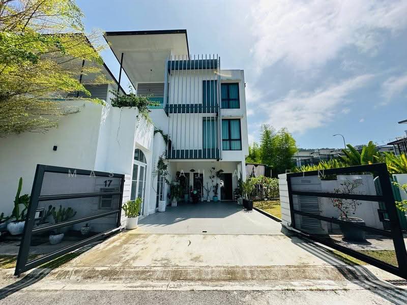Semi-Detached House for Sale in Taman Villa Perdana (Kajang) - Masnizah Arifin - Exterior - PropertyGuru.com.my