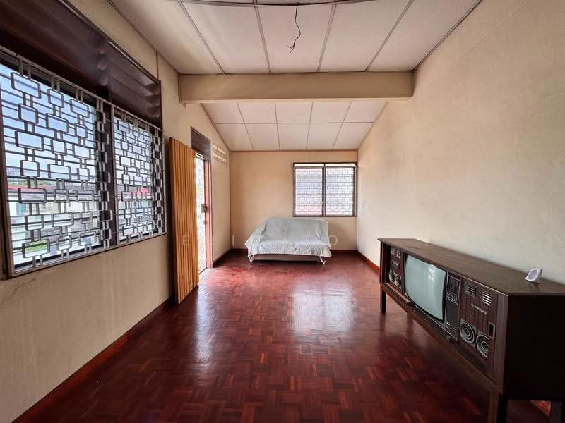 2-storey Terraced House for Sale in Island Glades (Jelutong) - Eric Boh - Living Room - PropertyGuru.com.my