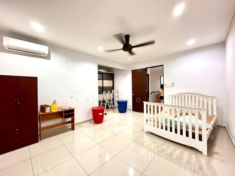 2-storey Terraced House for Sale in Island Glades (Jelutong) - Eric Boh - Bedroom - PropertyGuru.com.my