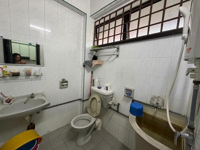 2-storey Terraced House for Sale in Island Glades (Jelutong) - Eric Boh - Bathroom - PropertyGuru.com.my