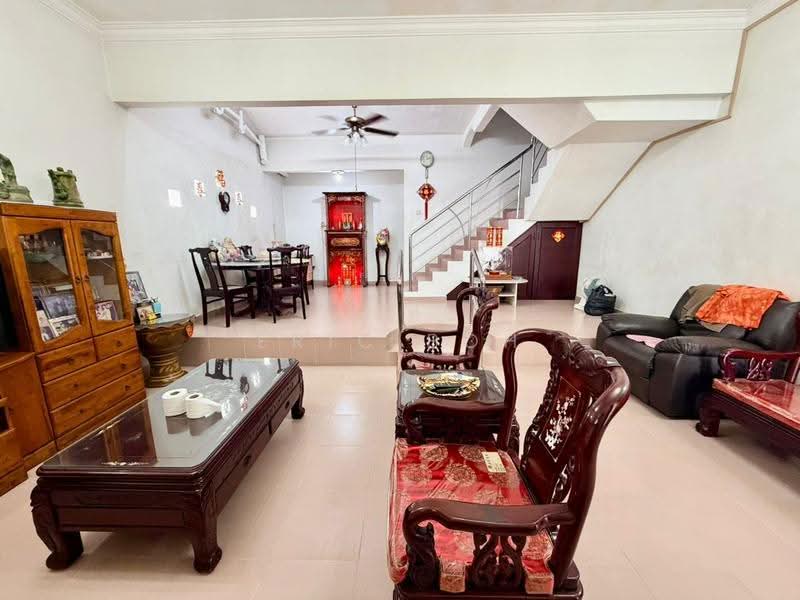 2-storey Terraced House for Sale in Island Glades (Jelutong) - Eric Boh - Living Room - PropertyGuru.com.my
