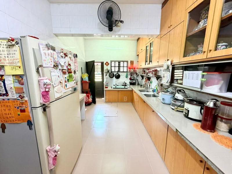 2-storey Terraced House for Sale in Island Glades (Jelutong) - Eric Boh - Kitchen - PropertyGuru.com.my