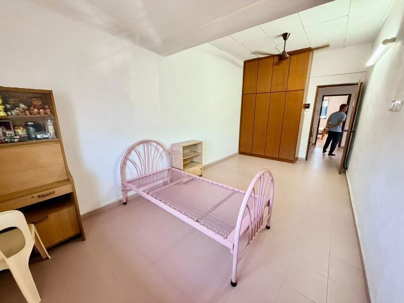 2-storey Terraced House for Sale in Island Glades (Jelutong) - Eric Boh - Bedroom - PropertyGuru.com.my