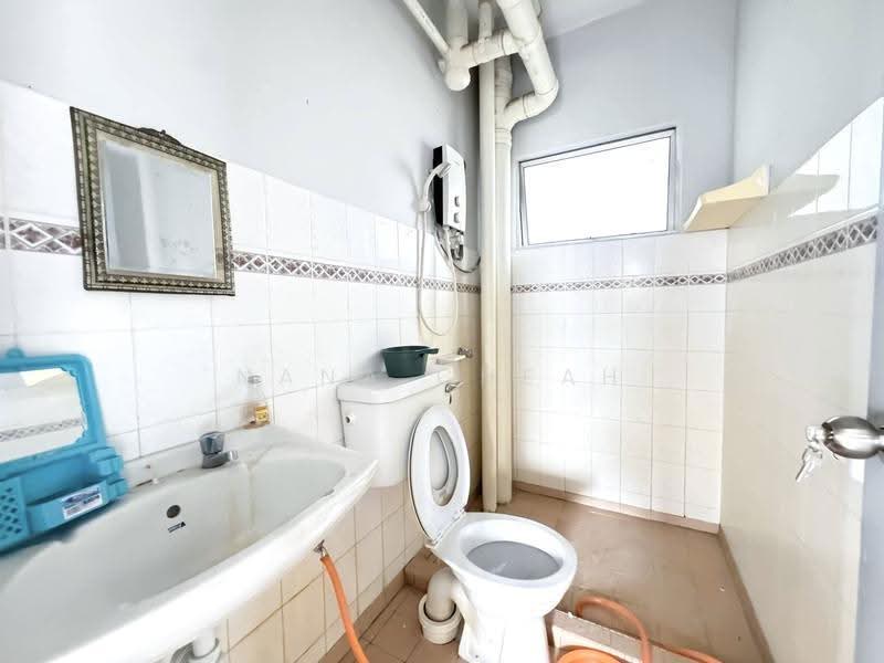 Apartment for Sale at Kenanga Apartments - Nana Cheah - Bathroom - PropertyGuru.com.my