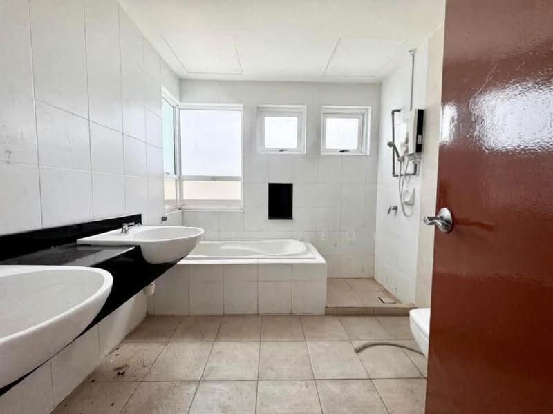 3-storey Terraced House for Sale in Jelutong (Penang) - Chris Teoh - Bathroom - PropertyGuru.com.my