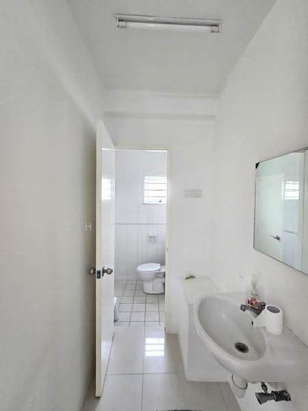 3-storey Terraced House for Sale in Jelutong (Penang) - Chris Teoh - Bathroom - PropertyGuru.com.my