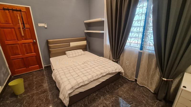 Link Bungalow for Sale in Taman Melawis (Klang) - Ang Agnes - Bedroom - PropertyGuru.com.my