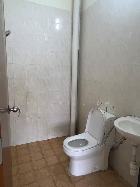 1-storey Terraced House for Sale in Perling (Johor) - Albert Liew - Bathroom - PropertyGuru.com.my