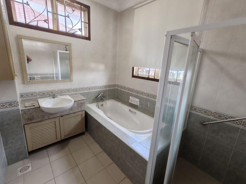 Rumah Berkembar untuk Dijual di Skudai (Johor) - Albert Liew - Bathroom - PropertyGuru.com.my