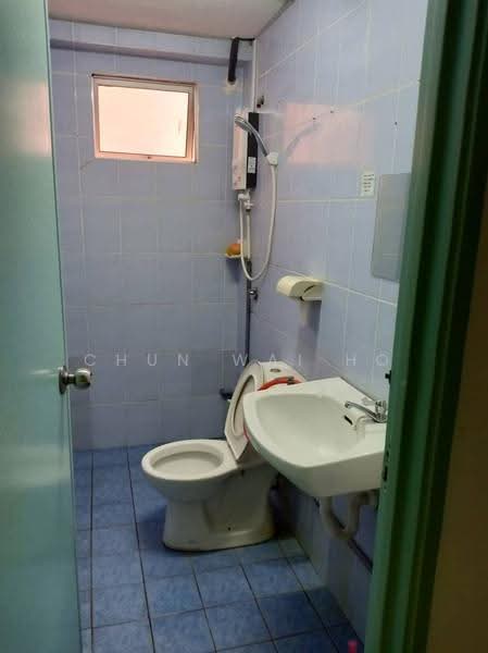Kondominium untuk Disewa di Angkasa Condominiums - Chun Wai Ho - Bathroom - PropertyGuru.com.my