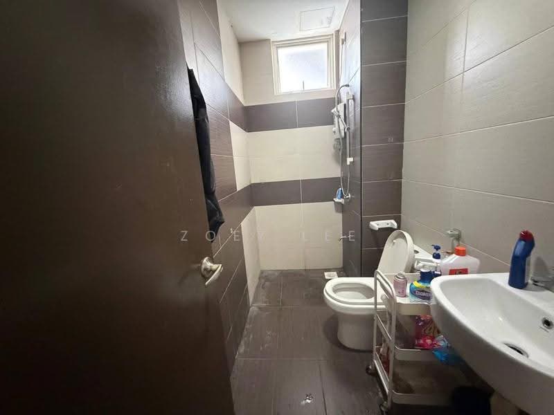 Kondominium untuk Dijual di M Condominium @ Larkin - Zoey Lee - Bathroom - PropertyGuru.com.my