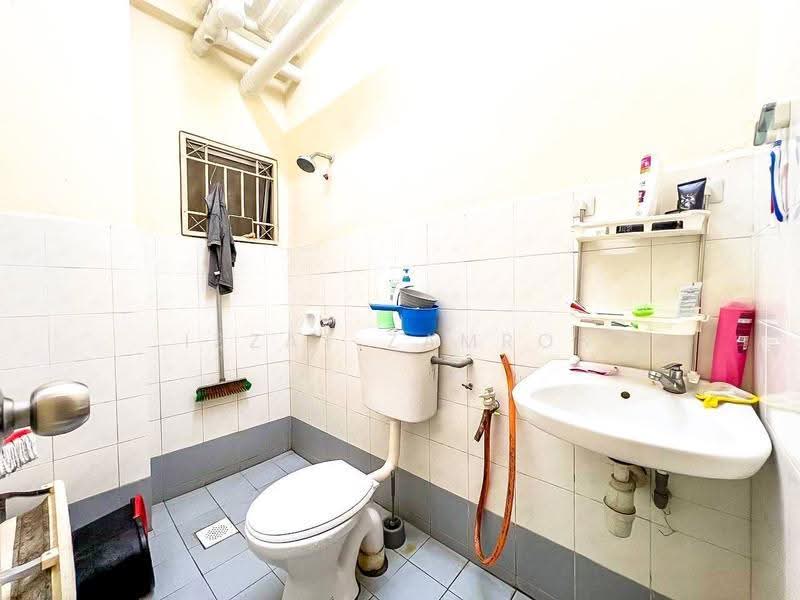 Apartment for Sale at Pangsapuri Jati 2 - Izzat Zamros - Bathroom - PropertyGuru.com.my