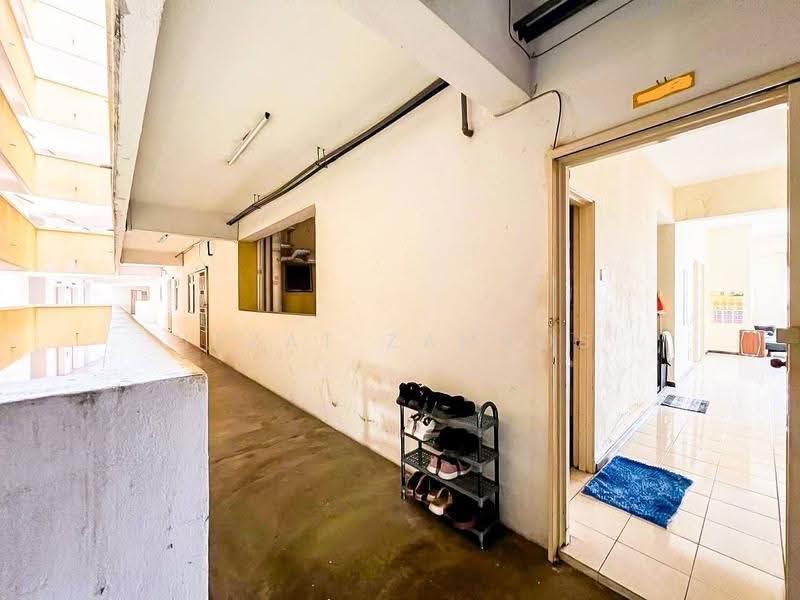 Apartment for Sale at Pangsapuri Jati 2 - Izzat Zamros - Corridor - PropertyGuru.com.my