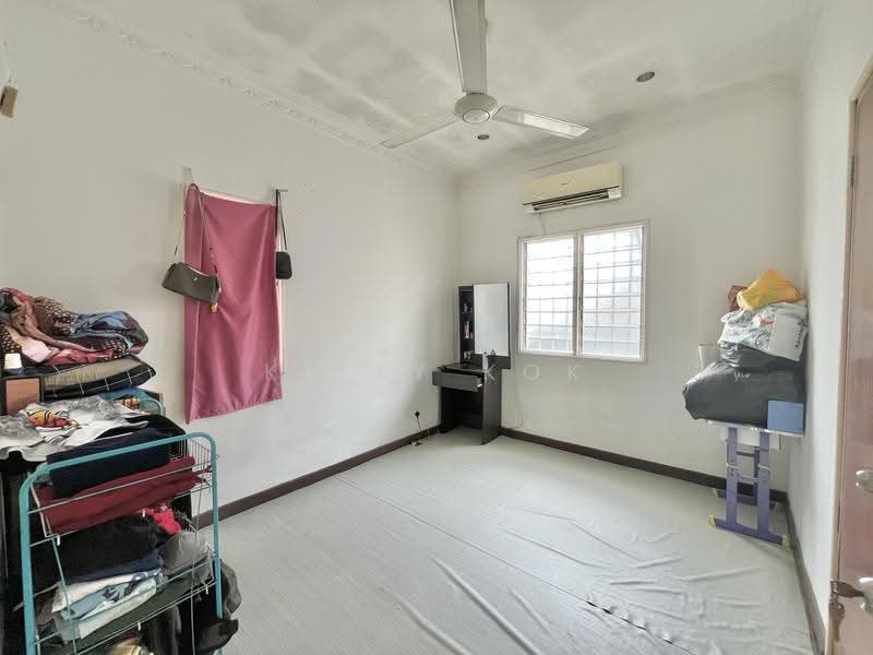 Semi-Detached House for Sale in Bandar Country Homes (Rawang) - Kelly Kok - Bedroom - PropertyGuru.com.my