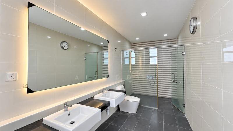 Semi-Detached House for Sale in Perdana Lakeview East (Cyberjaya) - Aizuddin bin Ahmad - Bathroom - PropertyGuru.com.my