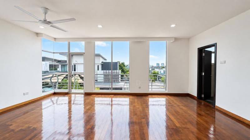 Semi-Detached House for Sale in Perdana Lakeview East (Cyberjaya) - Aizuddin bin Ahmad - Living Room - PropertyGuru.com.my