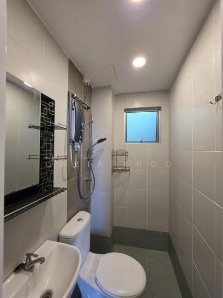Pangsapuri untuk Dijual di Sky Garden Residences - Qazin Khoo - Bathroom - PropertyGuru.com.my