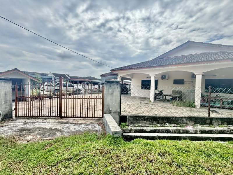 1-storey Terraced House for Sale in Teluk Intan (Perak) - Fennie Tee - PropertyGuru.com.my