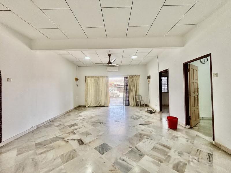 1-storey Terraced House for Sale in Teluk Intan (Perak) - Fennie Tee - Living Room - PropertyGuru.com.my