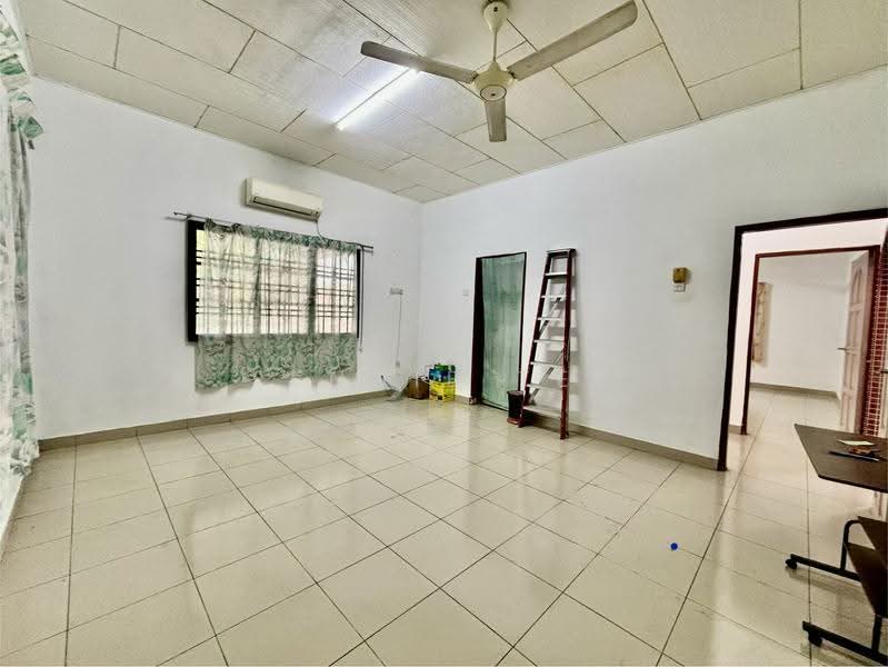 1-storey Terraced House for Sale in Teluk Intan (Perak) - Fennie Tee - Bedroom - PropertyGuru.com.my