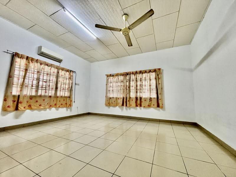 1-storey Terraced House for Sale in Teluk Intan (Perak) - Fennie Tee - Bedroom - PropertyGuru.com.my