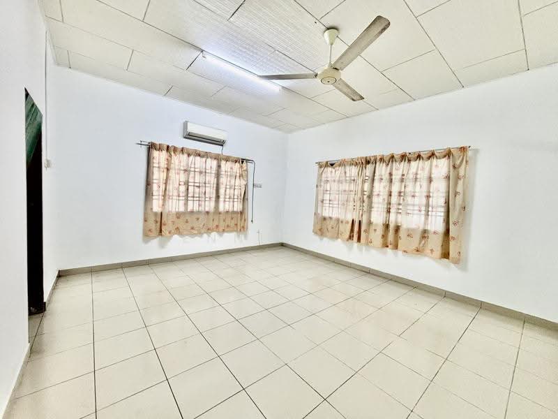 1-storey Terraced House for Sale in Teluk Intan (Perak) - Fennie Tee - Bedroom - PropertyGuru.com.my