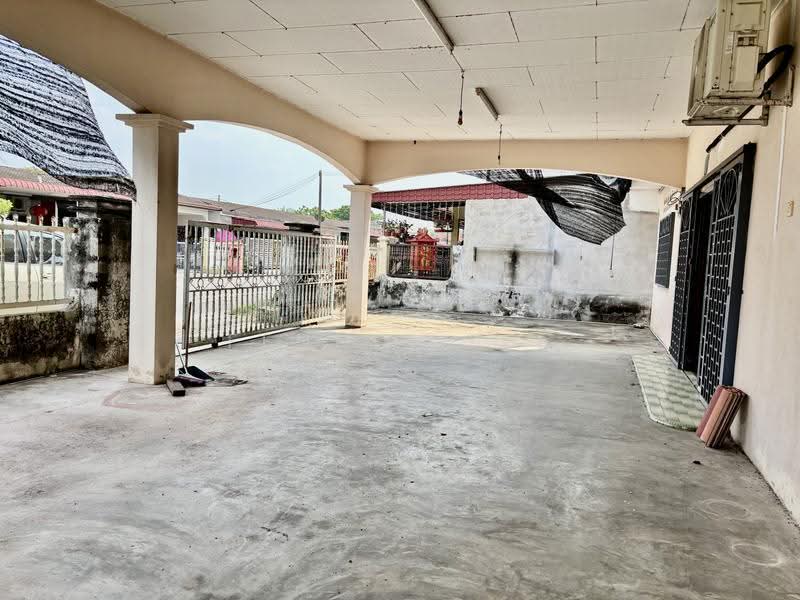 1-storey Terraced House for Sale in Teluk Intan (Perak) - Fennie Tee - Exterior - PropertyGuru.com.my