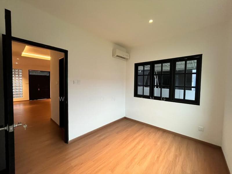 Rumah Berkembar untuk Dijual di Kuching (Sarawak) - Wilson Ting - Room 1 - PropertyGuru.com.my