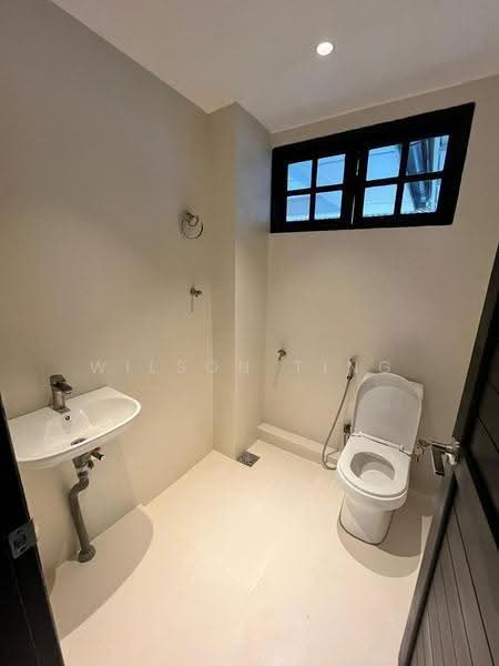Rumah Berkembar untuk Dijual di Kuching (Sarawak) - Wilson Ting - Bathroom 1 - PropertyGuru.com.my
