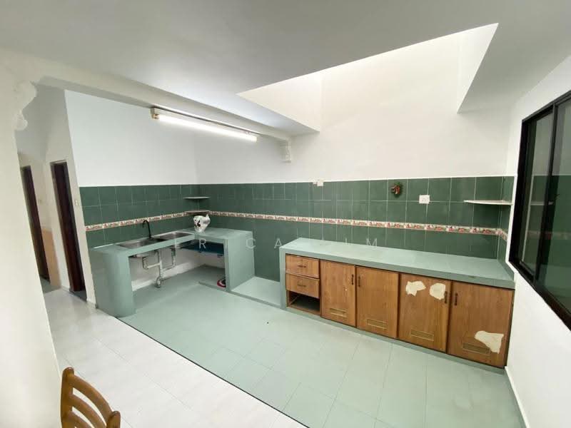 Rumah Teres 1-Tingkat untuk Disewa di Taman Ungku Tun Aminah (Skudai) - Erica Lim - Kitchen - PropertyGuru.com.my