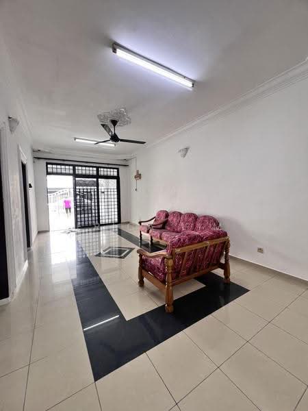 Rumah Teres 1-Tingkat untuk Disewa di Taman Ungku Tun Aminah (Skudai) - Erica Lim - Living Room - PropertyGuru.com.my
