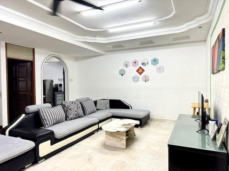 Rumah Teres 2-Tingkat untuk Dijual di Taman Bukit Kempas (Tampoi) - JE ONG - Living Room - PropertyGuru.com.my