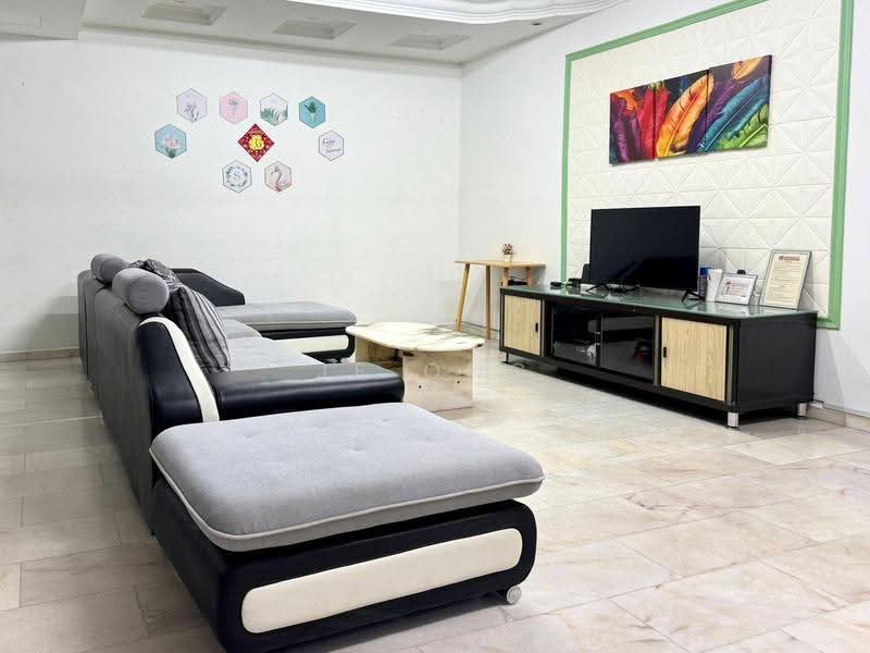Rumah Teres 2-Tingkat untuk Dijual di Taman Bukit Kempas (Tampoi) - JE ONG - Living Room - PropertyGuru.com.my