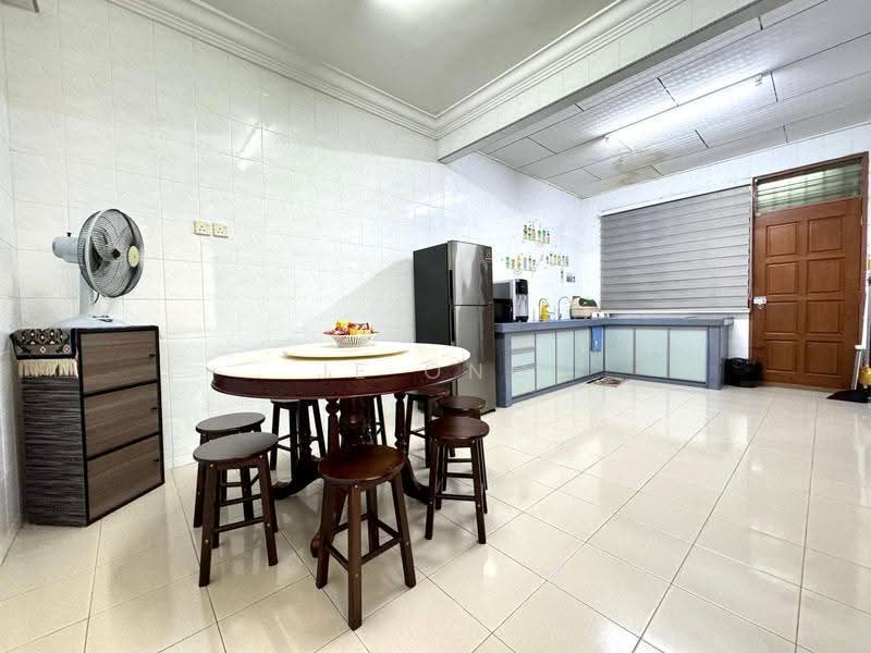 Rumah Teres 2-Tingkat untuk Dijual di Taman Bukit Kempas (Tampoi) - JE ONG - Kitchen - PropertyGuru.com.my