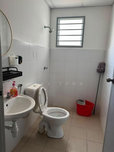 Pangsapuri untuk Dijual di Denai Nusantara Apartment - Miki Teoh - Bathroom - PropertyGuru.com.my