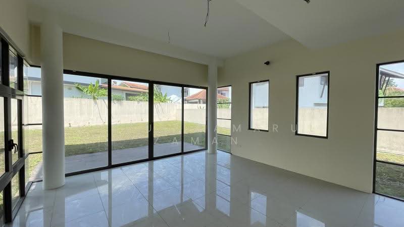 Bungalow House for Sale in Bandar Seri Putra (Bangi) - Azizul Kamarul Zaman - Living Room - PropertyGuru.com.my