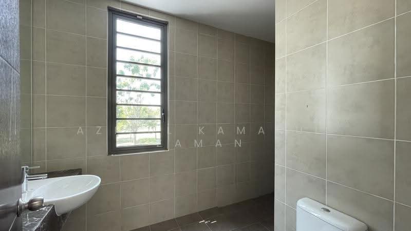 Bungalow House for Sale in Bandar Seri Putra (Bangi) - Azizul Kamarul Zaman - Bathroom - PropertyGuru.com.my