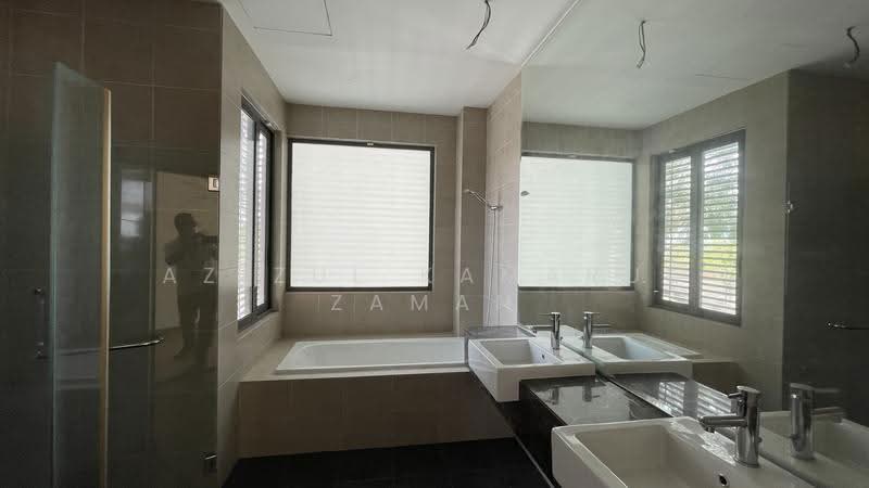 Bungalow House for Sale in Bandar Seri Putra (Bangi) - Azizul Kamarul Zaman - Bathroom - PropertyGuru.com.my