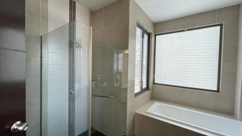 Bungalow House for Sale in Bandar Seri Putra (Bangi) - Azizul Kamarul Zaman - Bathroom - PropertyGuru.com.my