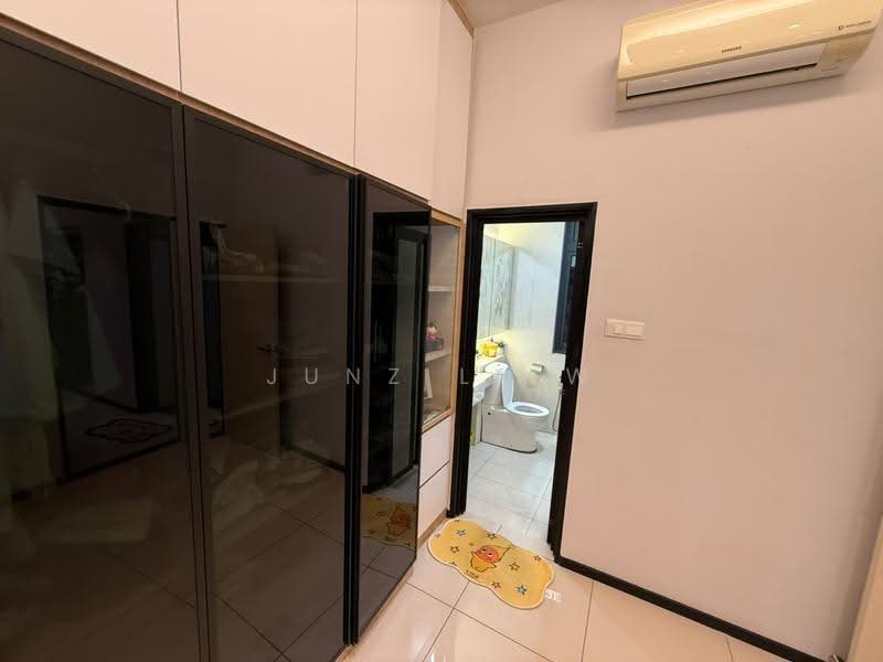 Service Residence for Sale at 8Scape Residence @ Sutera - Junz Liew - Bathroom - PropertyGuru.com.my