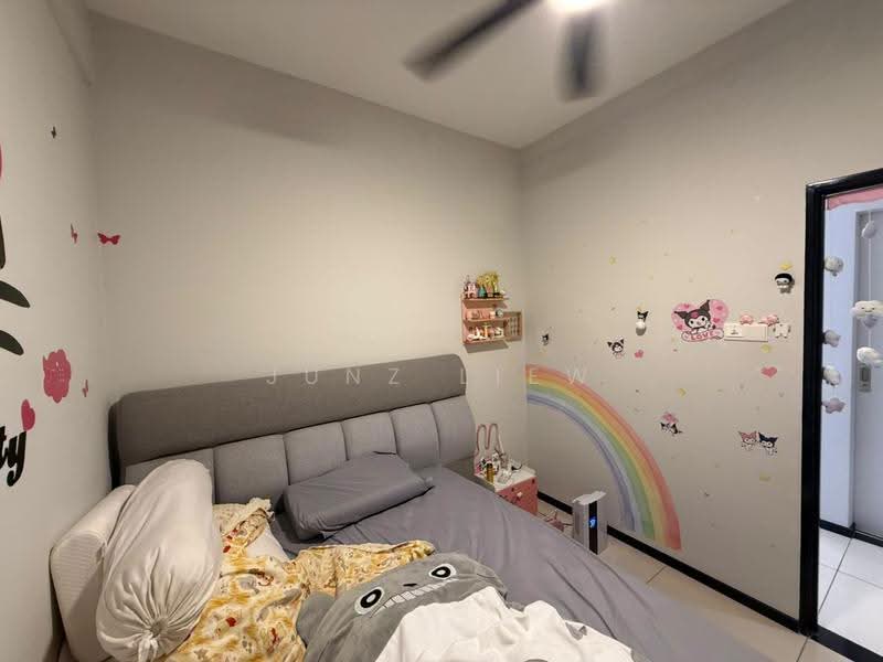 Service Residence for Sale at 8Scape Residence @ Sutera - Junz Liew - Bedroom - PropertyGuru.com.my