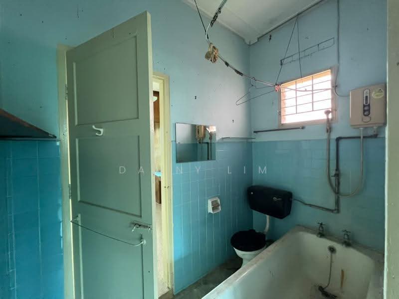 Bungalow House for Rent in Tanjung Tokong (Penang) - Danny Lim - Bathroom - PropertyGuru.com.my