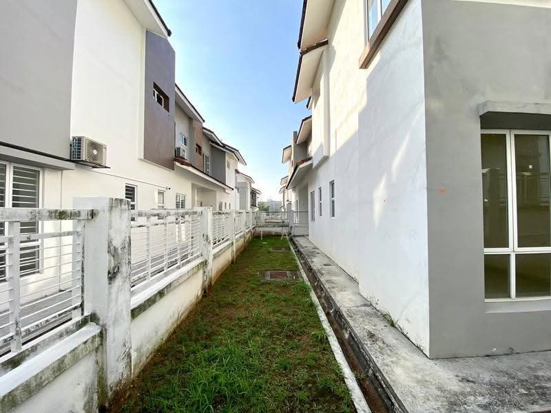 Rumah Berkembar untuk Dijual di D'Kayangan (Shah Alam) - Nur Alia Omar - Exterior - PropertyGuru.com.my