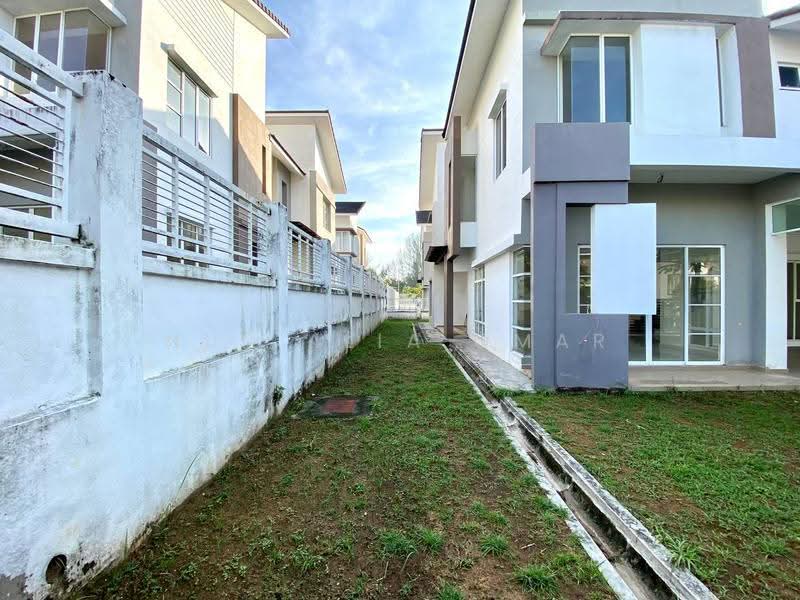 Rumah Berkembar untuk Dijual di D'Kayangan (Shah Alam) - Nur Alia Omar - Exterior - PropertyGuru.com.my
