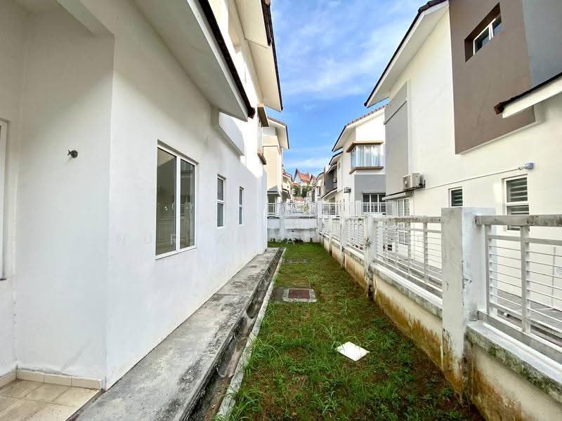 Rumah Berkembar untuk Dijual di D'Kayangan (Shah Alam) - Nur Alia Omar - Exterior - PropertyGuru.com.my