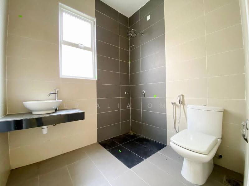 Rumah Berkembar untuk Dijual di D'Kayangan (Shah Alam) - Nur Alia Omar - Bathroom - PropertyGuru.com.my